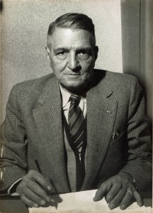 Studio-opname van gouverneur Currie, fotostudio Schilp, Den Haag.